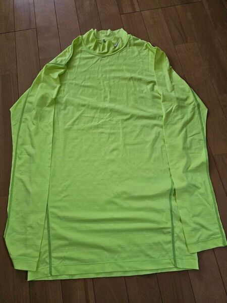 Nike 蛍光イエロー