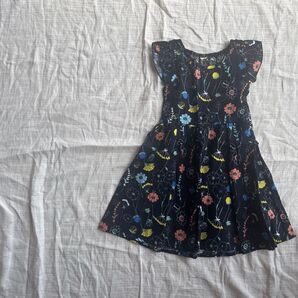 新品未使用 北欧柄 リバティ風 花柄ワンピース 韓国こども服風 120