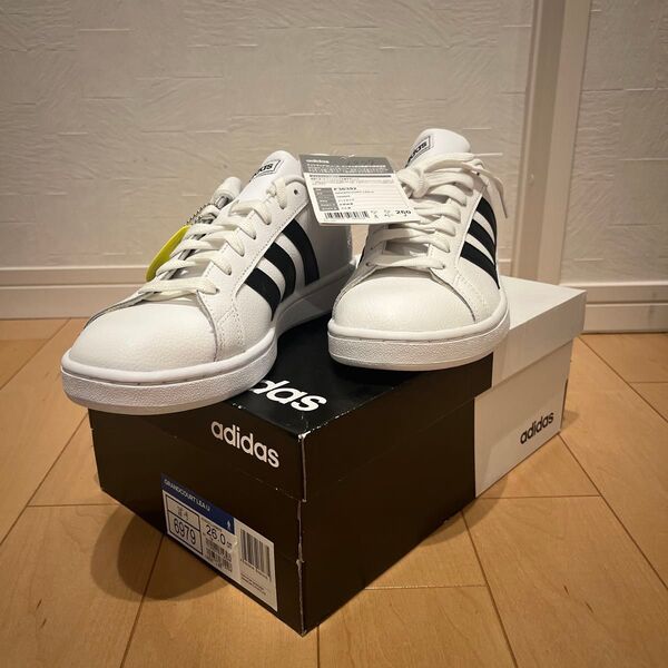 スニーカー adidas