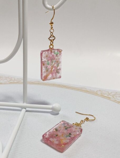 桜のピアス ハンドメイド レジン アクセサリー