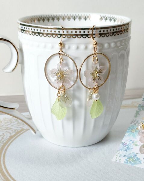 桜のリングピアス ハンドメイド レジンアクセサリー 透け感