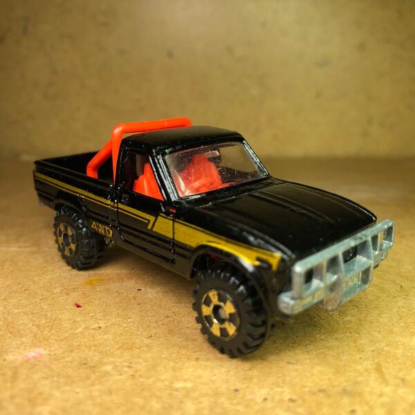 日本製トミカ 黒箱No.61 トヨタハイラックス4WD 1981年製 No.61 1/62 黒 箱無