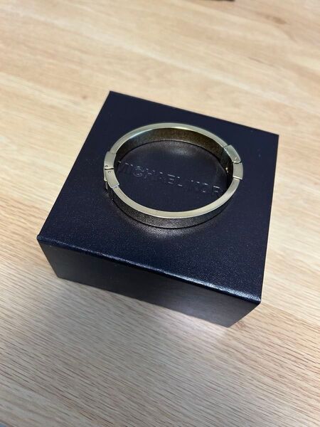 ⑥マイケルコース ゴールド ブレスレット バングル アクセサリー 箱袋付き