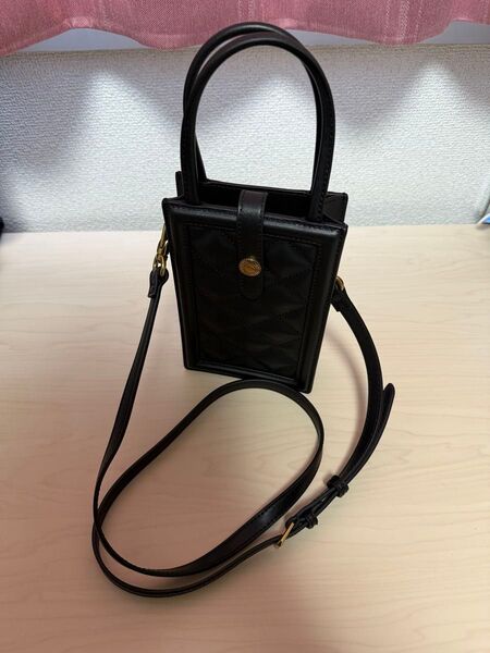 Charles&keith Este エステ ベルトキルトフォーンポーチ