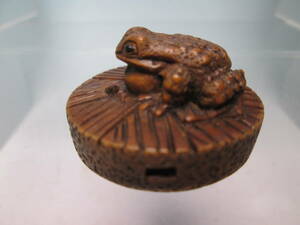 * antique * direct .. bamboo root made . sculpture. netsuke 9g frog 