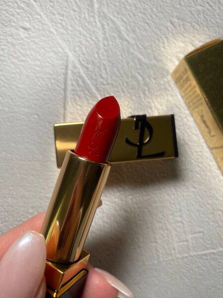 【新品未使用】ysl ルージュ ピュールクチュール rm