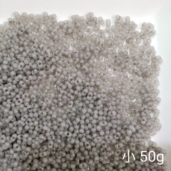 チェコビーズ ファルファーレ 小 約2x4mm 50g グレー