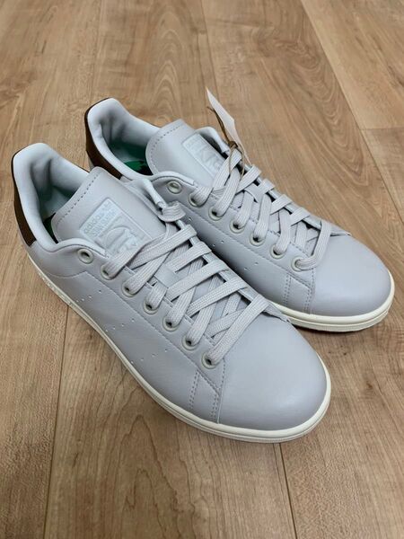 新品送料無料アディダススーパースターゴルフシューズ23.5センチスパイクレス スタンスミス STANSMITH レディース
