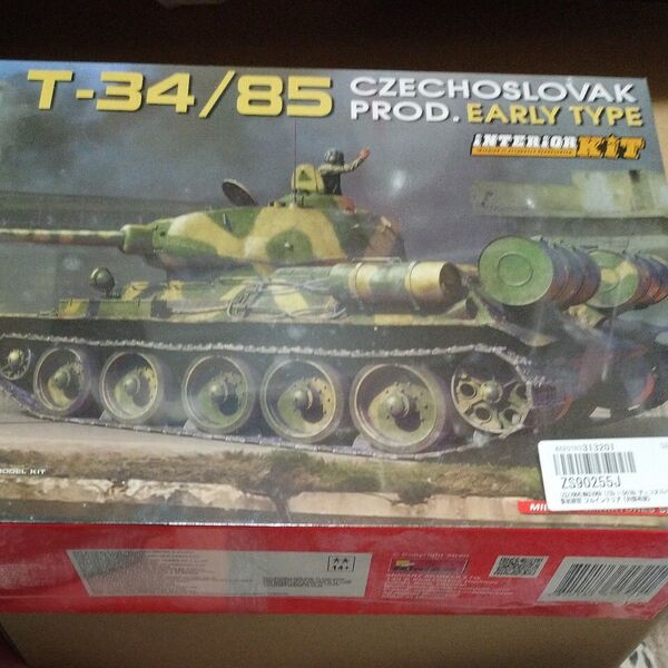 ミニアート 1/35 T-34/85チェコスロバキア フルインテリア未開封品 戦車プラモデル
