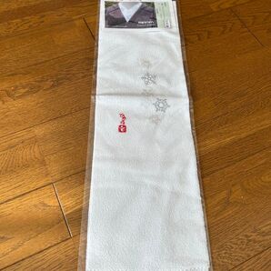 5000円位◆新品◆日本製【半衿 白ちりめん×グレー、シルバー雪の結晶刺繍柄】