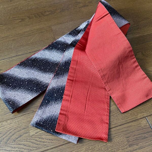 【黒×くすみピンク系×ゴールド系ドット柄、裏はレンガ色系 半幅帯】12.5×360