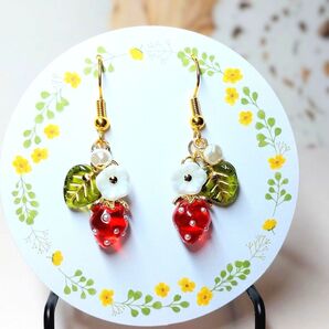No.59 いちごのピアス