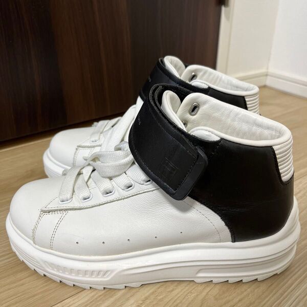 極美品!FILA 本革ソフトレザー仕様 韓国製ハイカットスニーカー 24cm