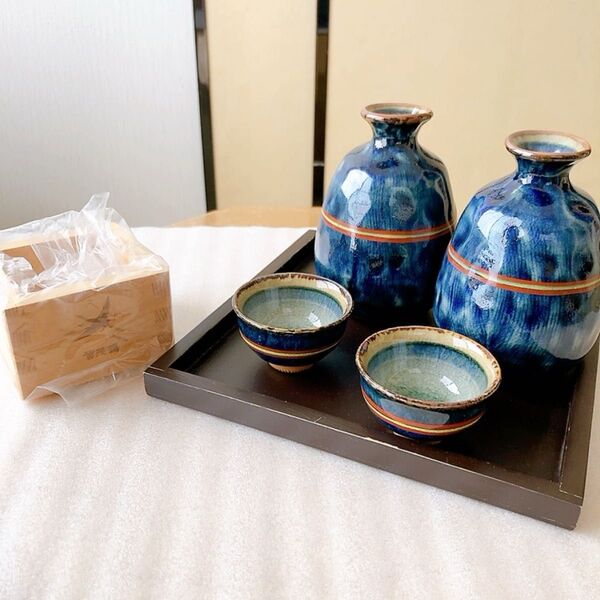 酒器揃 青色の陶器製徳利とお猪口セット 賀茂鶴升 トレイおまけ