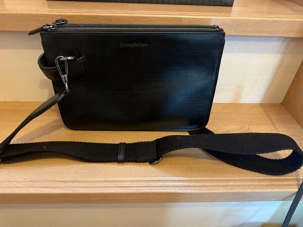 ゼニア ショルダーバッグ ブラック レザー