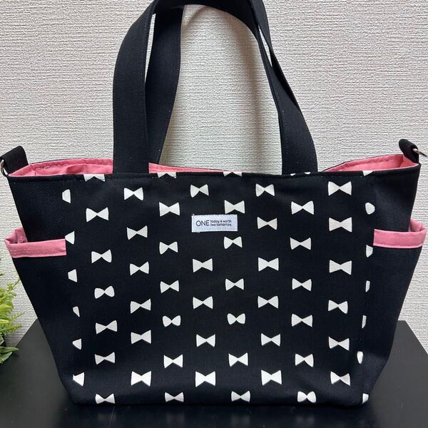ブラック●リボン●裏地ピンク●サイドポケット●ハンドメイド●トートバッグ