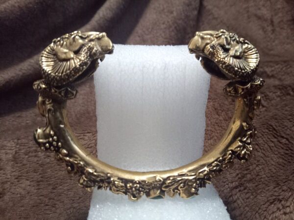 GUCCI Ram Head バングル