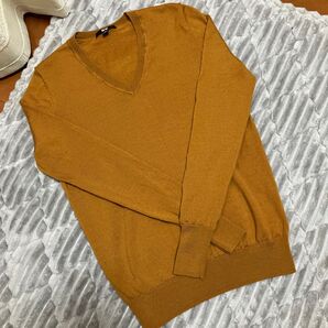 ユニクロ Vネックニット Vネックセーター Mサイズ