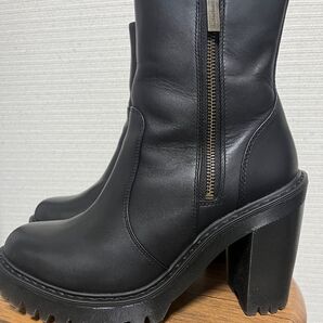 ヒールブーツ