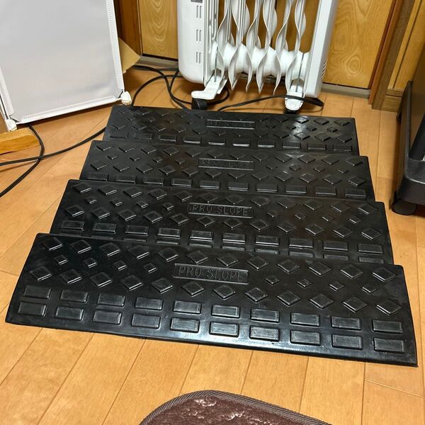 段差スロープ ゴム製 4枚セット(単品不可)