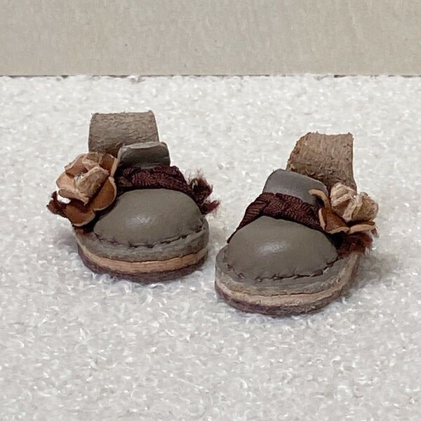 ブライス お花リボンフラットシューズ グレー