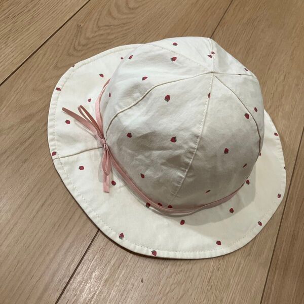 赤ちゃん本舗 リボン 帽子 ハット 白 ピンク いちご柄 ゴム付き 48㎝