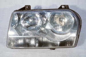  Chrysler 300 original head light left side 04805757AK used [D3-133]