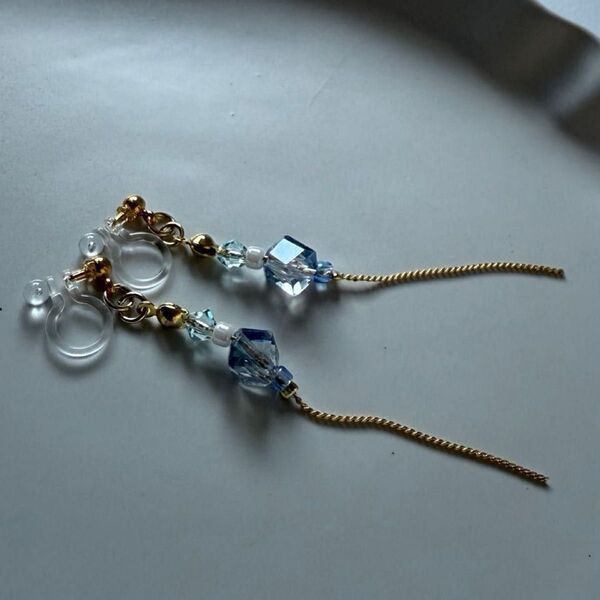 ハンドメイド*ノンホールピアス*ライトブルー《スクエア》