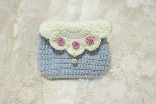 【ハンドメイド】かぎ編み ポーチ 水色 白 花 バラ レトロ 編み物 小物入れ