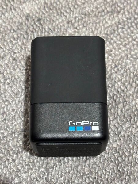 純正品 GoPro HERO5/6/7/8 BLACK ゴープロ DUAL BATTERY CHARGER チャージャー 充電器