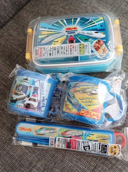 【新品】スケーター お弁当箱 コップ お箸セット プラレール トミカ