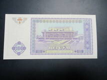 中央アジア・ウズベキスタン（ウズベク）　100ソム未使用紙幣　1994年版　P79_画像2