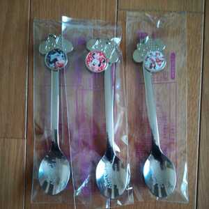  Berry Berry minnie 2020 collectable spoon 3 pcs set Tokyo Disney Land TDL Hsu red a Mickey minnie chip & Dale made in Japan 