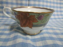 ＃ＮＯＲＩＴＡＫＥ「ノリタケ（ＰＡＴＲＩＥ）★金彩ぶどう柄の落ち着いた色合いのカップ＆ソーサー～５客セット」～箱なし_画像4