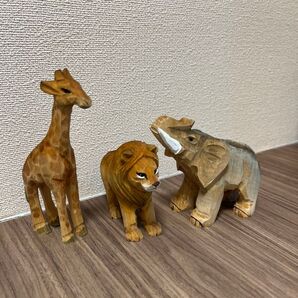 木製動物彫刻セット(キリン、ライオン、ゾウ)