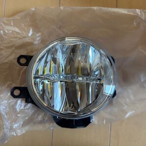 新品 未使用トヨタ クラウン ノア 純正 LEDフォグランプ右 81210-30420 30-413R