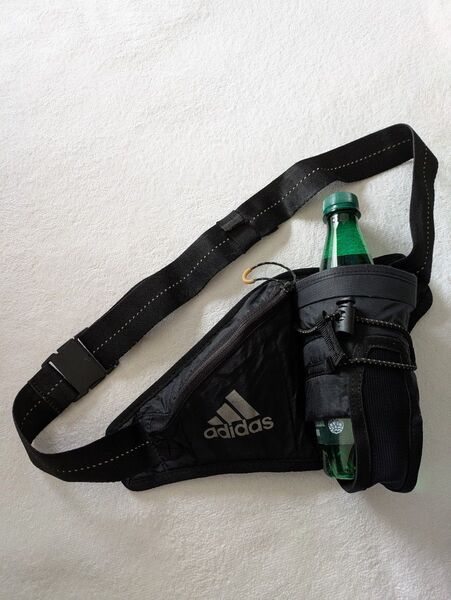 adidasアディダス ランニングボトルバッグ クロスボディバッグ