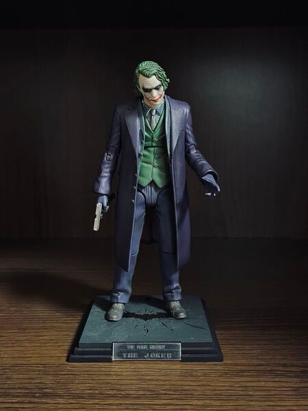 最終価格 MAFEX ジョーカー ver.2.0 ダークナイトトリロジー 個人制作台座付き マフェックス