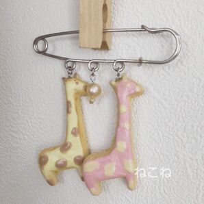 キリンのアイシングクッキーブローチ ハンドメイド