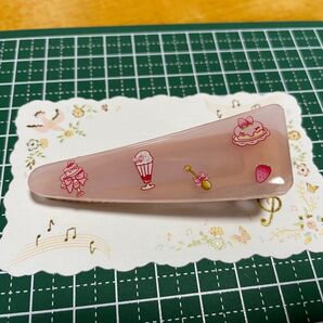 9.ヘアクリップ ピンク スイーツ柄