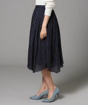 美品 アンタイトル UNTITLED ギャザードットスカート 2018SS サイズ1 紺 定価、18.500+税 日本製_画像2