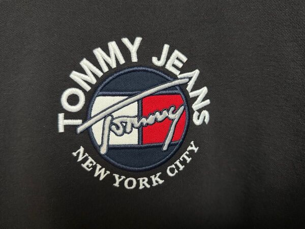 TOMMY JEANS パーカー