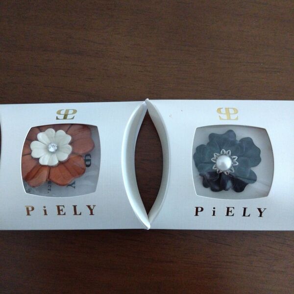 希少 PiELY レザーフラワー アクリルフラワー チャーム 服 コサージュ