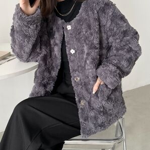 ショート丈ボリュームファーコート
