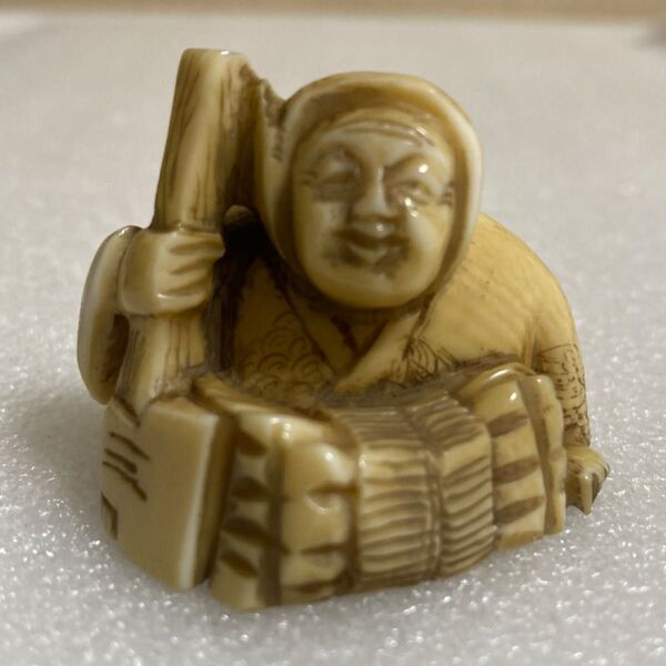 極上 天然素材 牙 根付 提げ物 人物 彫刻
