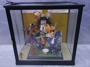 Art hand Auction □Bg/127★Mai-Puppe Kabuto-sashi☆Kinou-made☆In Glasvitrine☆48cm×47cm×33cm☆Gebrauchtartikel, Jahreszeit, Jährliche Veranstaltungen, Kindertag, Mai Puppen