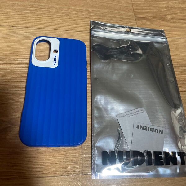 美品 NUDIENT iPhone16 シリコン 青