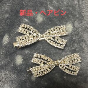 キラキラしたリボン型のかわいいヘアピン、髪留め、2個
