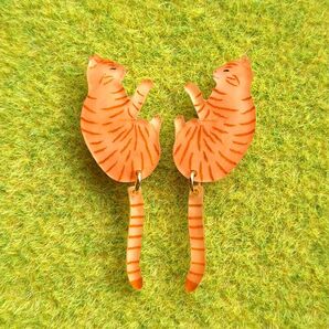 眠り猫(茶トラ) ピアス
