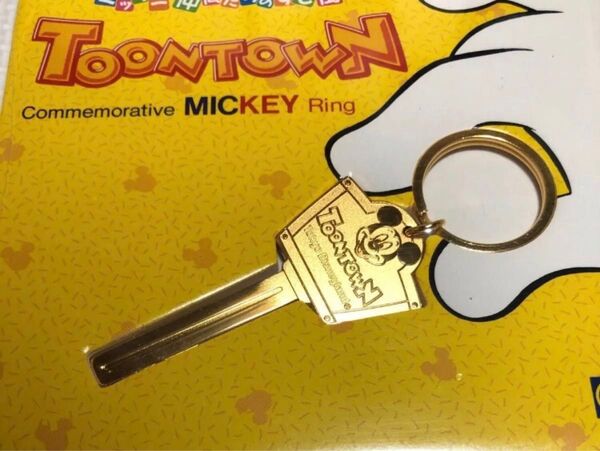 ディズニー リゾート ミッキーマウス トゥータウン 鍵 キーホルダー 鍵 カギ